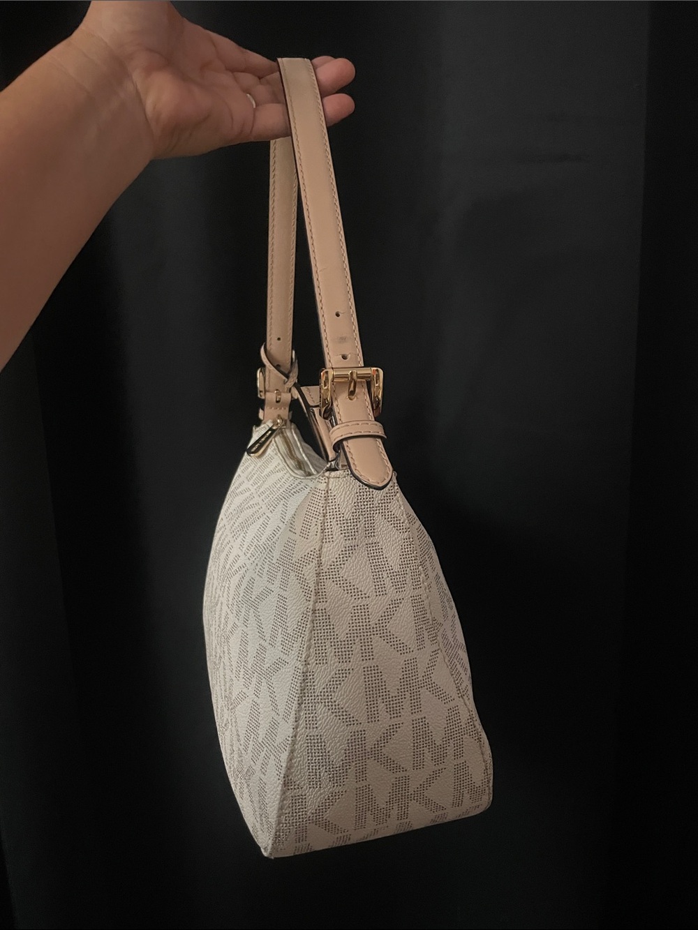 MICHAEL Michael Kors Beige Cream Monogram Shoulder Bag with Gold Charm - Picture 3 of 13